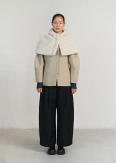 AMOMENTO HAIRY HOODED CAPE - メルカリ