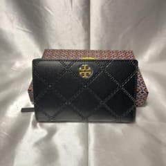 新品 TORY BURCH ブラックキルティング 二つ折り財布 箱＋ショッパー付