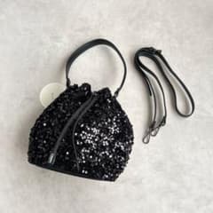 新品 UNIQUTE スパンコール Drawstring Bag-巾着バッグ - メルカリ