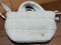 lululemon ホワイトもこもこバッグ - メルカリ