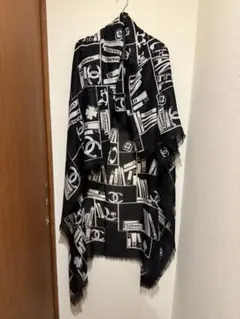 CHANEL ロゴ入りスカーフ シルバー・ブラック約95cm