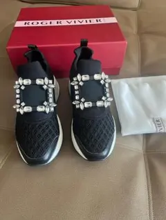 2026年最新】ロジェヴィヴィエ スニーカーの人気アイテム - メルカリ