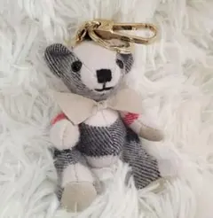 2026年最新】burberry バーバリー くまチャームの人気アイテム - メルカリ