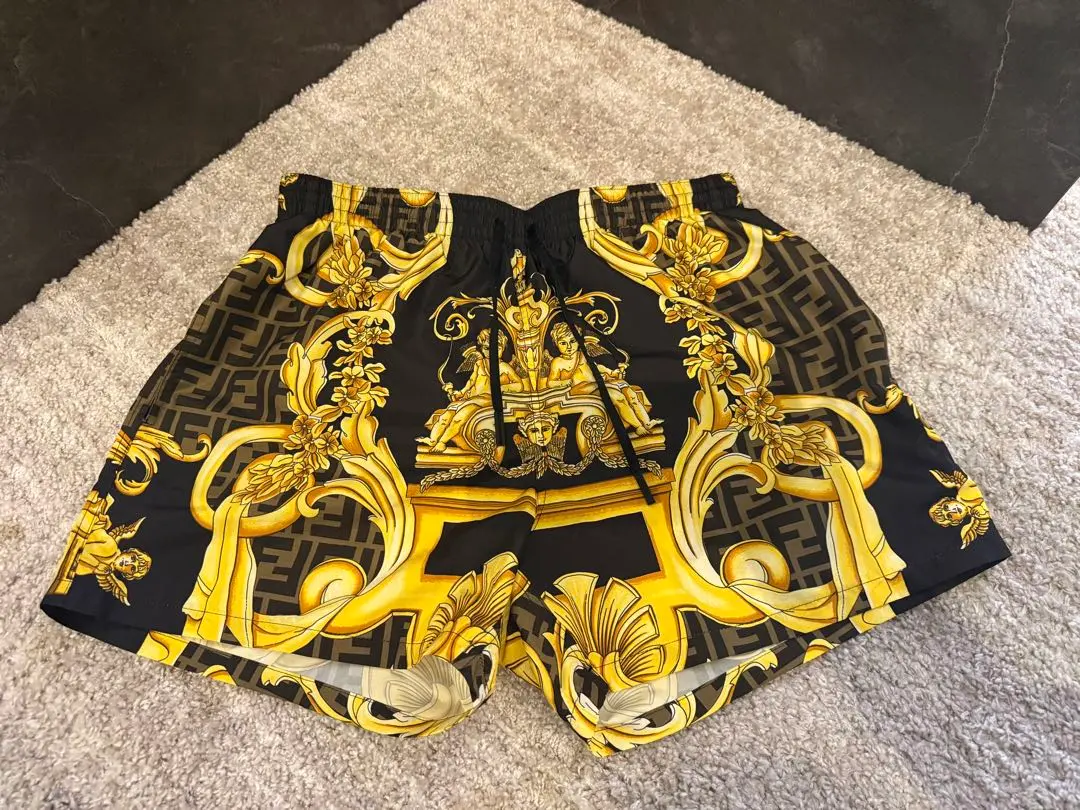 2026年最新】VERSACE 水着の人気アイテム - メルカリ