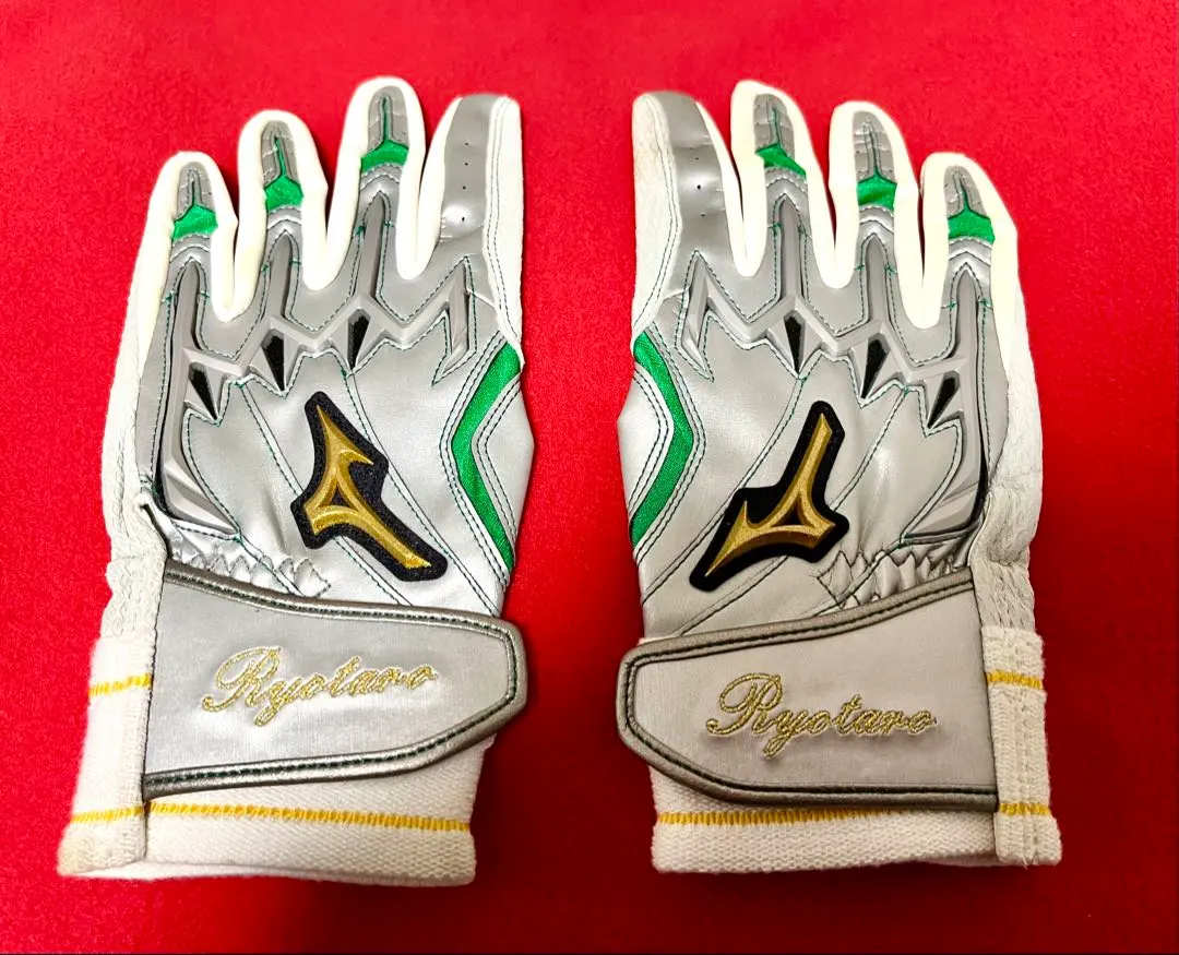 2026年最新】サイン入りバッティンググローブの人気アイテム - メルカリ