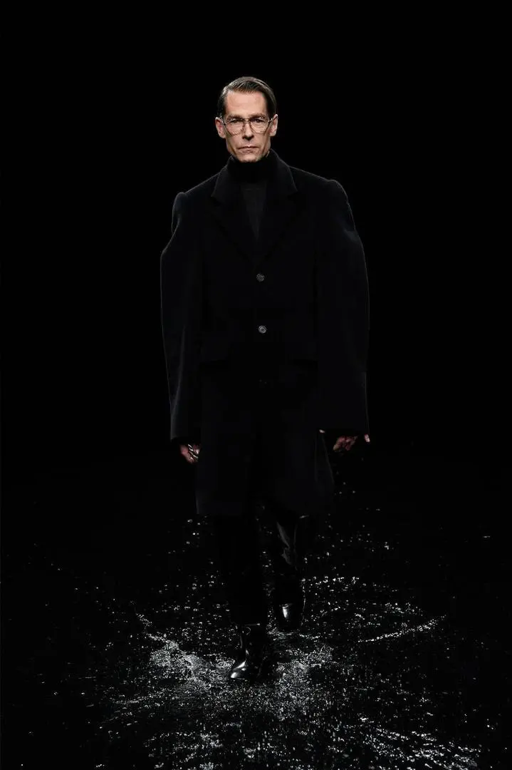 2026年最新】BALENCIAGA カラー：ブラック系 チェスターコートの人気