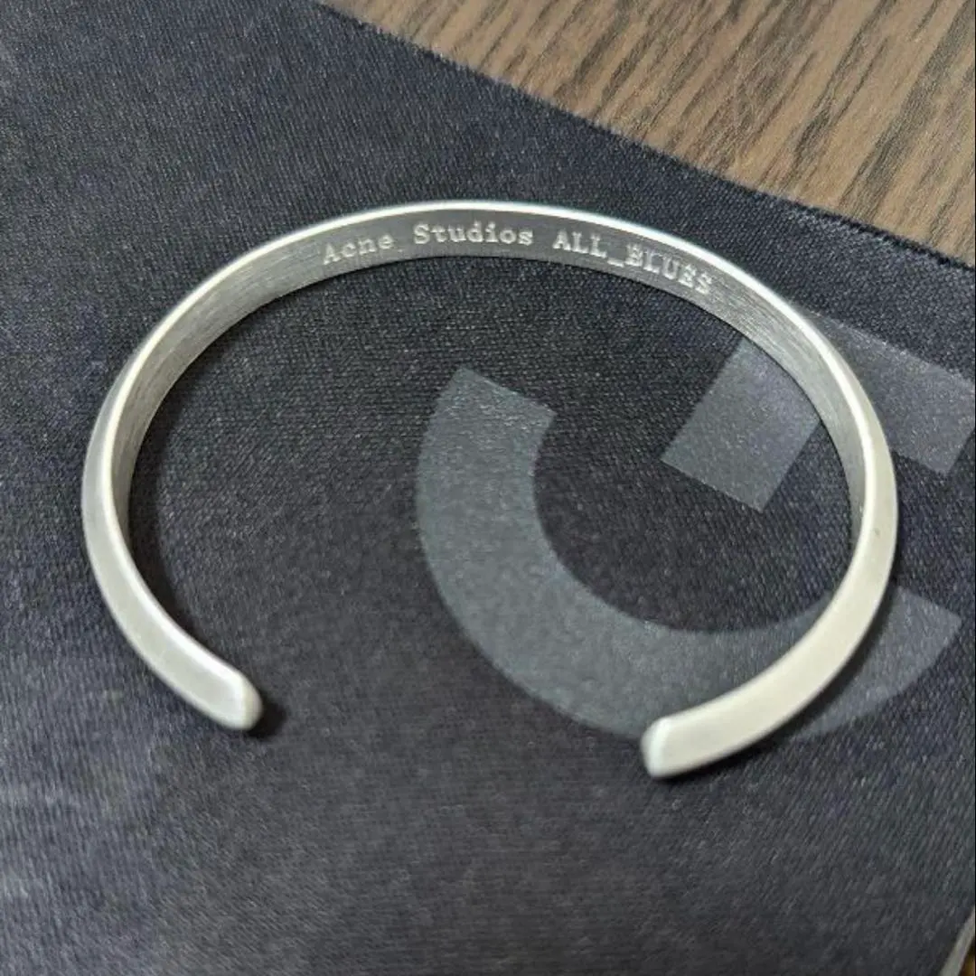 2026年最新】Acne Studios バングル・リストバンドの人気アイテム