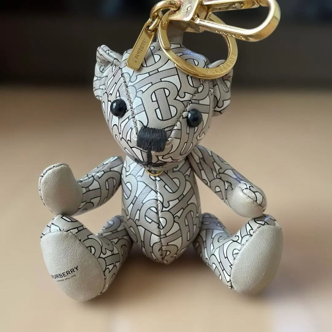 2026年最新】burberry バーバリー くまチャームの人気アイテム - メルカリ