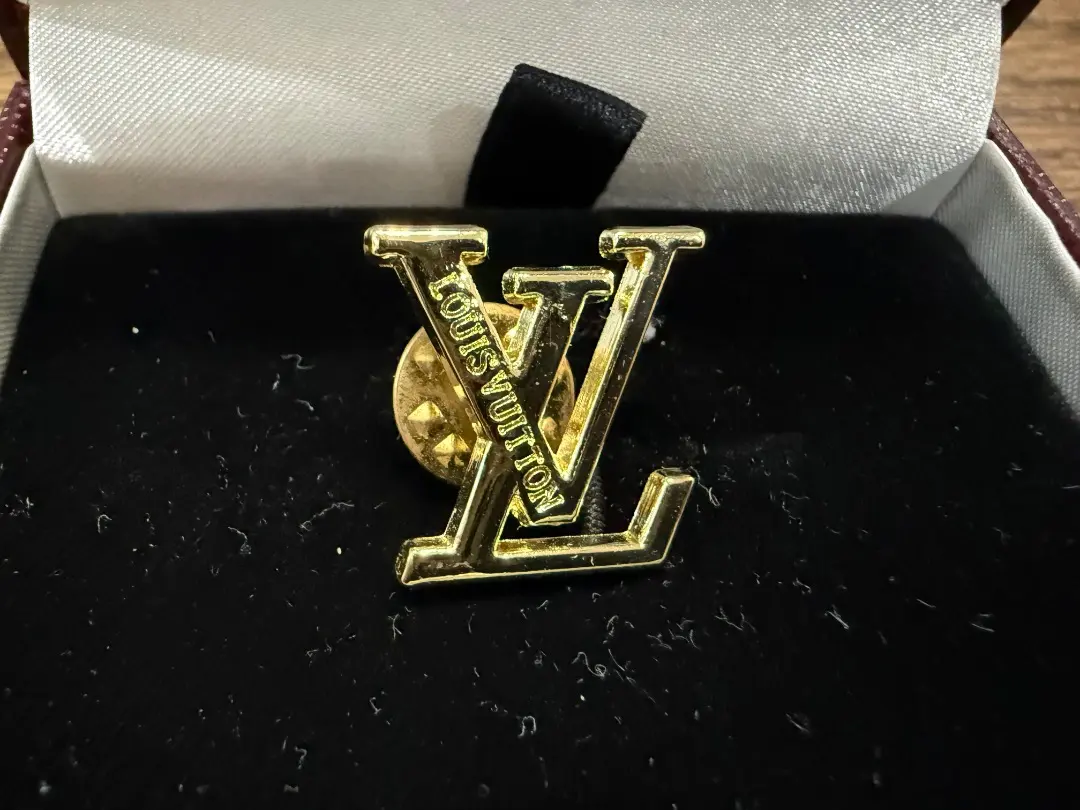 2026年最新】louisvuittonピンバッジの人気アイテム - メルカリ