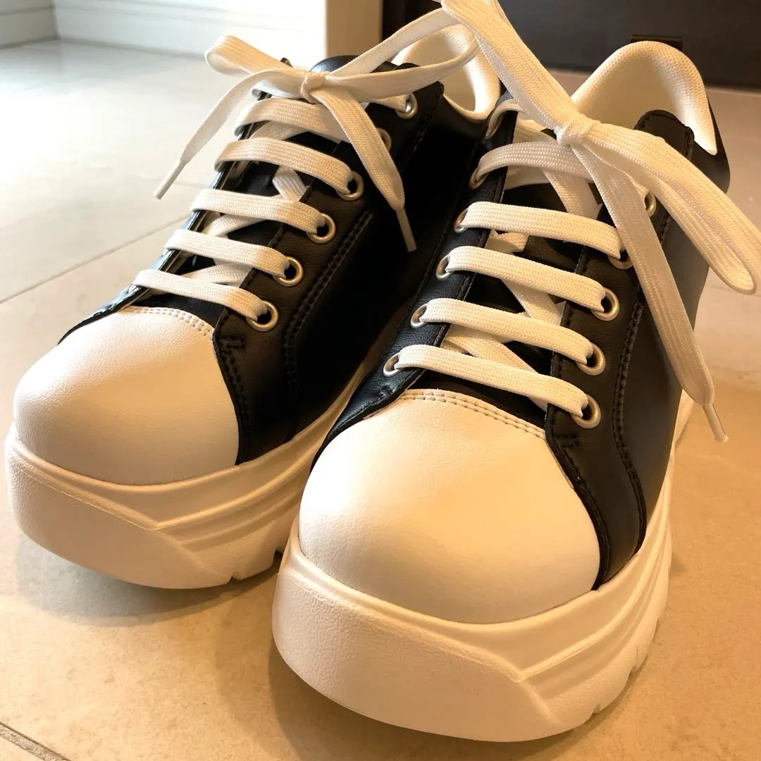 2026年最新】鈴木亜美 スニーカー sの人気アイテム - メルカリ