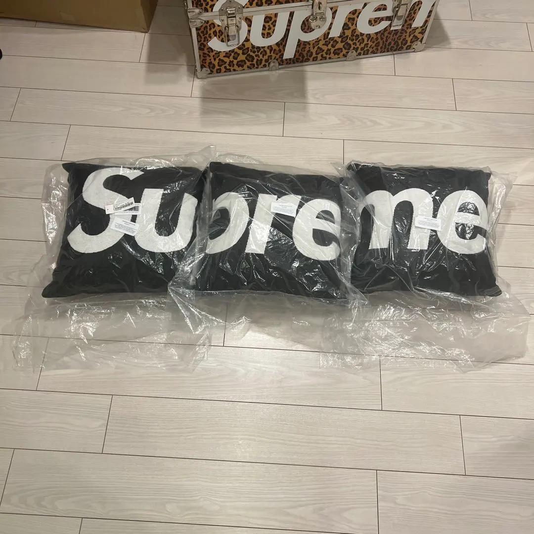 2026年最新】SUPREME クッションの人気アイテム - メルカリ