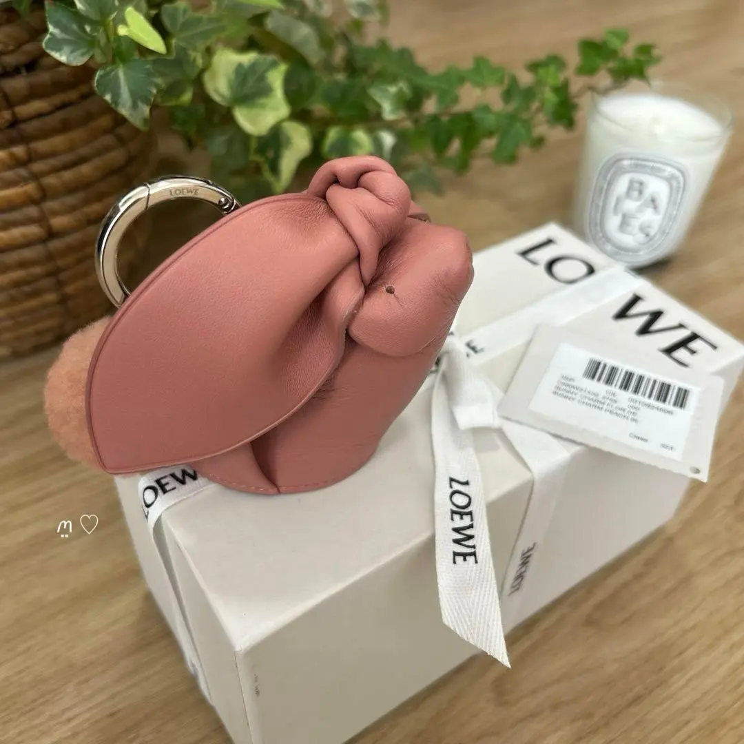 2026年最新】ロエベ うさぎ チャームの人気アイテム - メルカリ