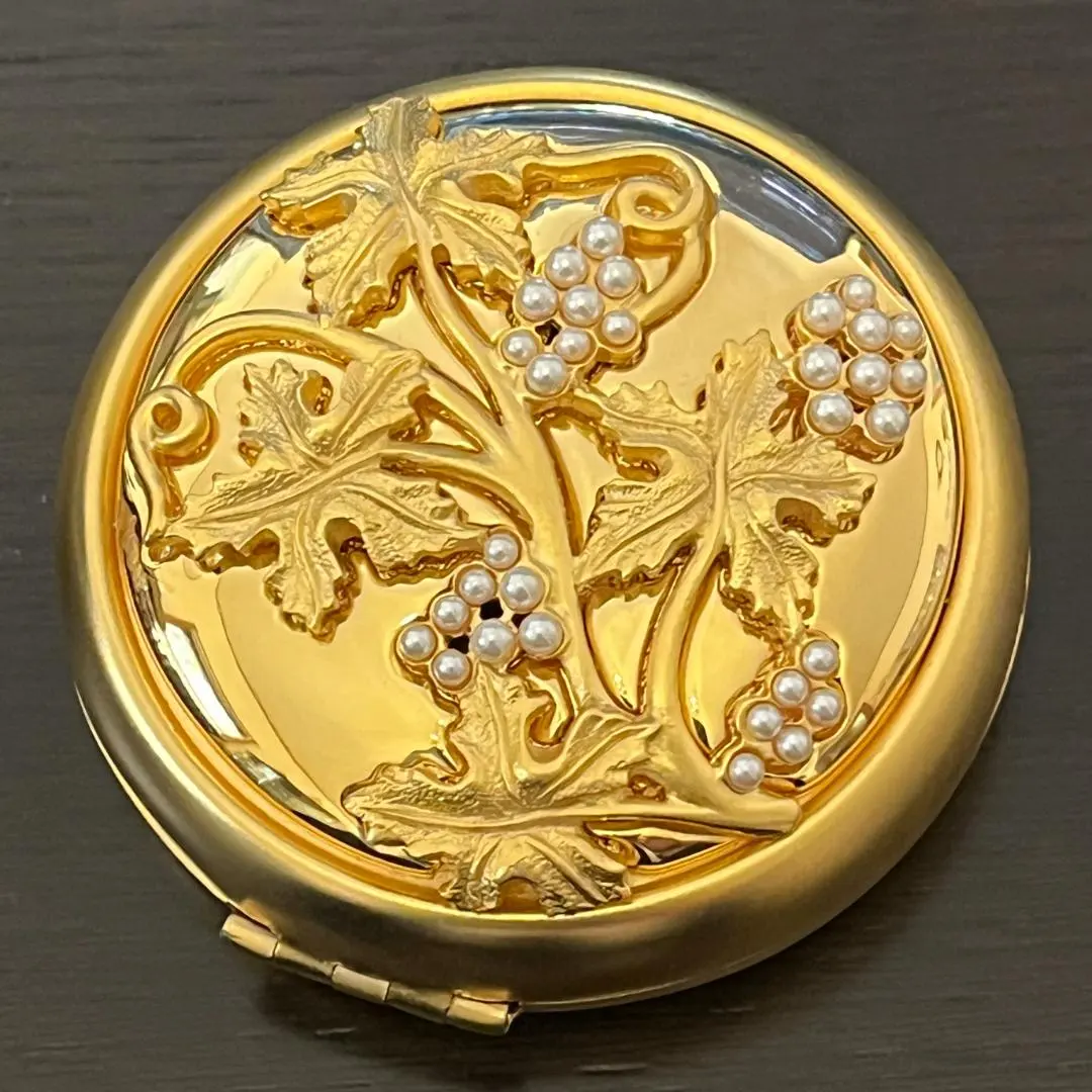 2026年最新】エスティローダーメタルコンパクトの人気アイテム - メルカリ