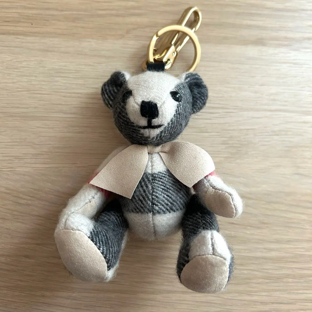 2026年最新】burberry バーバリー くまチャームの人気アイテム - メルカリ