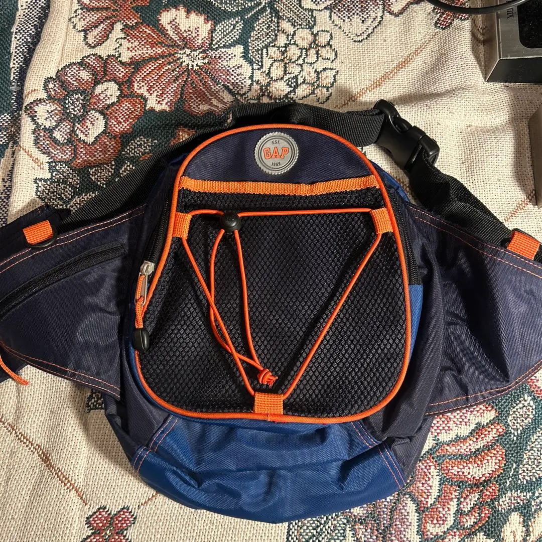 2026年最新】Gap ボディバッグ・ウエストポーチの人気アイテム - メルカリ