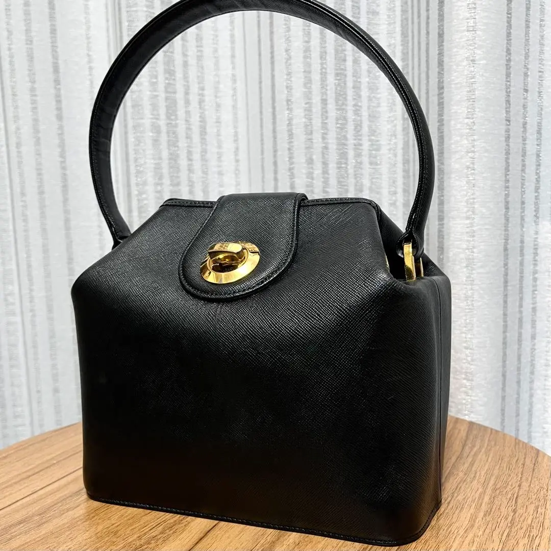 2026年最新】ジバンシー バニティの人気アイテム - メルカリ