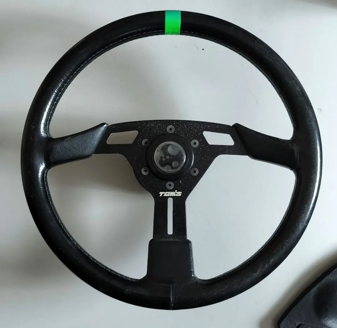 TOMS スポーツステアリング 32Φ 3スポーク センターパット付き