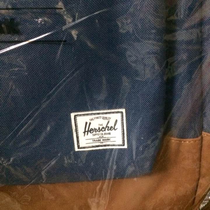 新品 リュック ハーシェル ネイビー