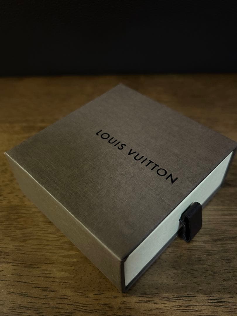 LOUIS VUITTON フラワーモチーフ バングル