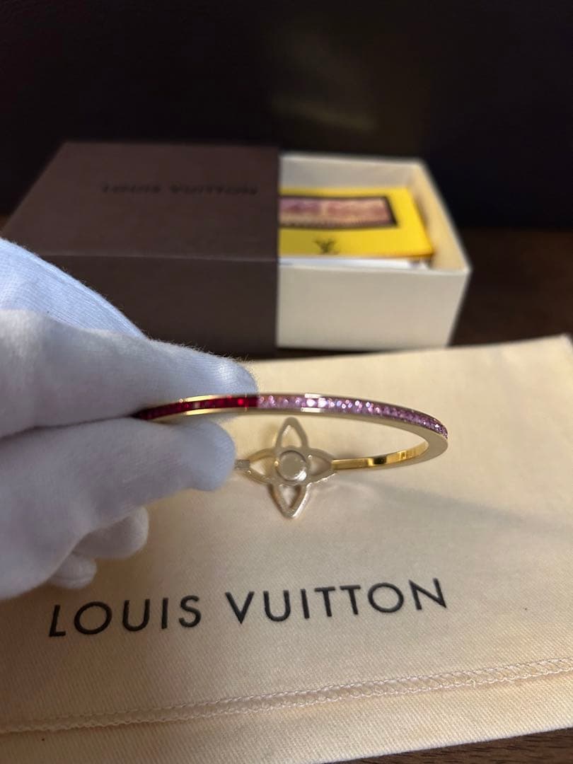 LOUIS VUITTON フラワーモチーフ バングル