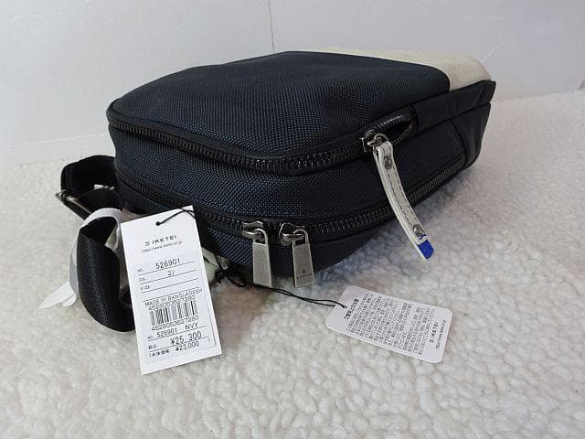 【新品/本物】LANVIN en Bleu　 ボディバッグ/紺　￥25,300