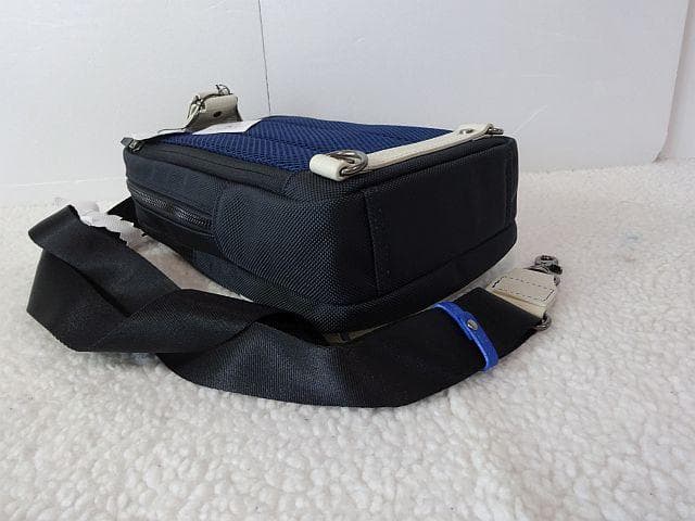 【新品/本物】LANVIN en Bleu　 ボディバッグ/紺　￥25,300