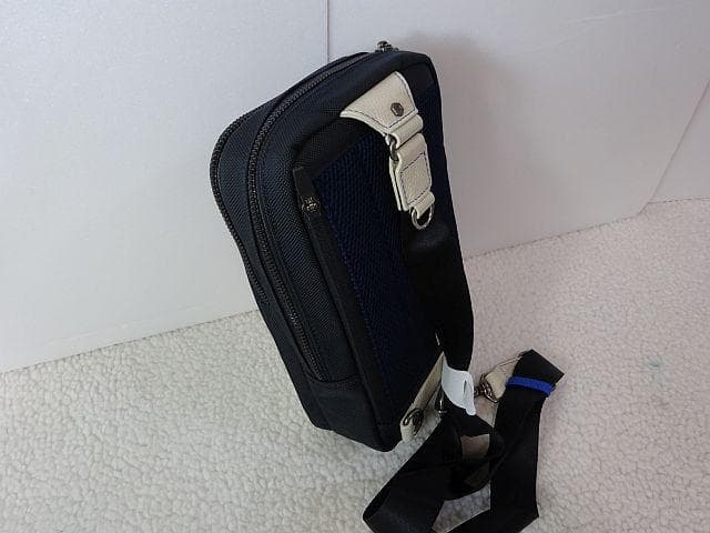 【新品/本物】LANVIN en Bleu　 ボディバッグ/紺　￥25,300