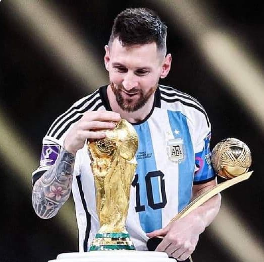 FIFA カタールワールドカップ 2022 公式グッズ(トロフィーレプリカ