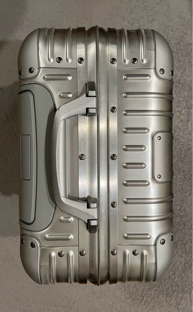 d*n様 【一点限り　極美品　50%引き】リモワ オリジナルキャビン 35L 4