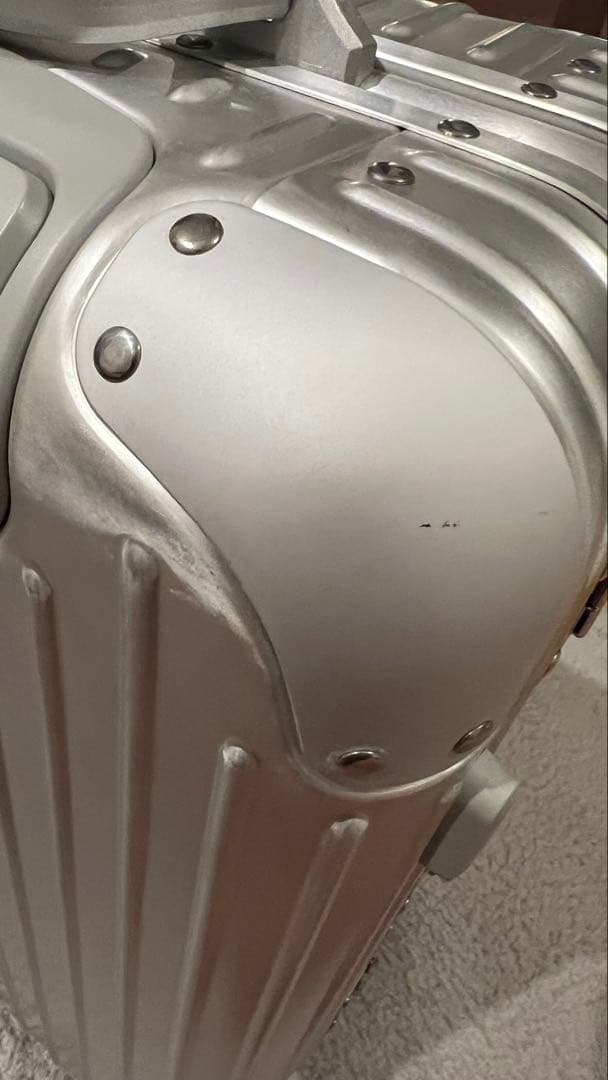 d*n様 【一点限り　極美品　50%引き】リモワ オリジナルキャビン 35L 4