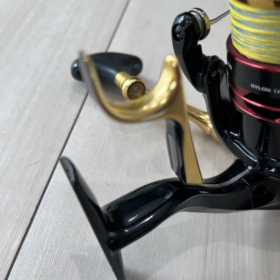 2500DXG スピニングリール ブラック/ゴールド