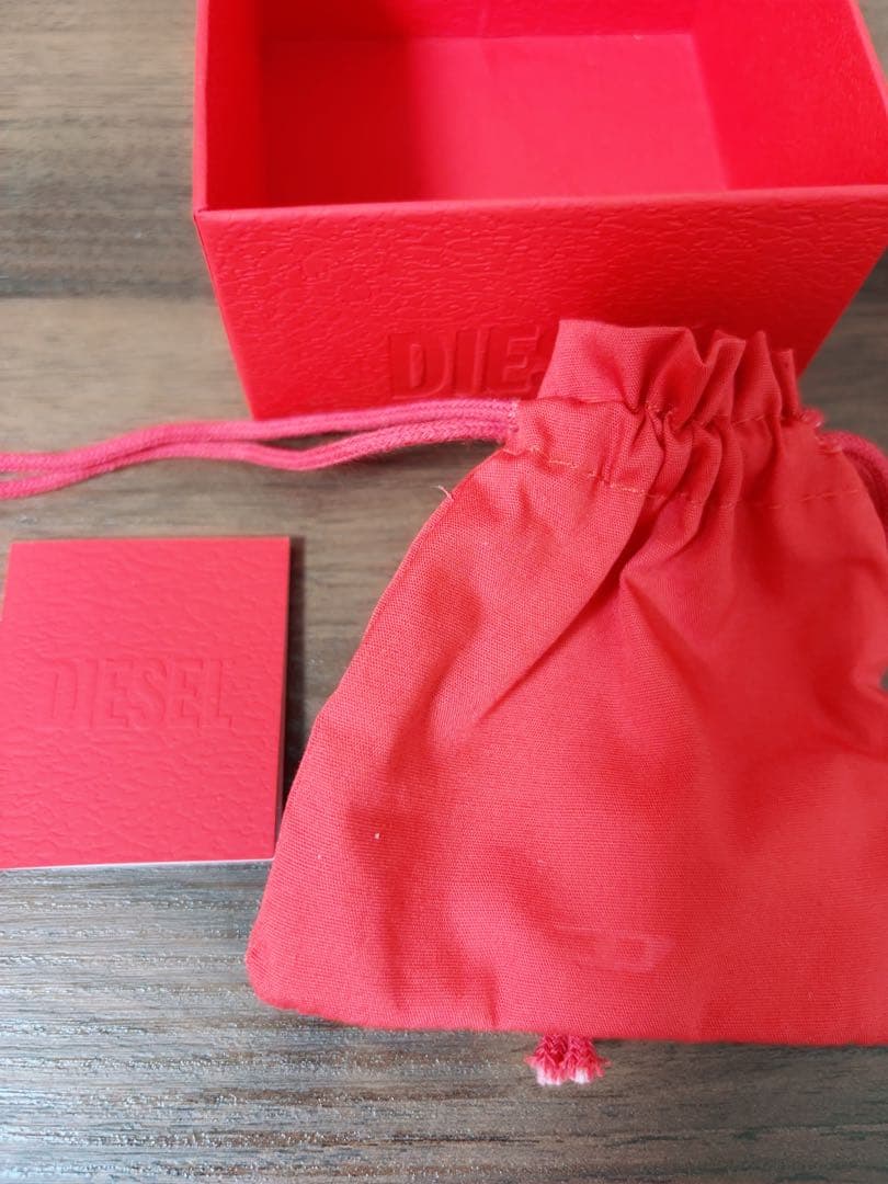 DIESEL シルバー ピアス(片耳用) 赤いポーチ付き