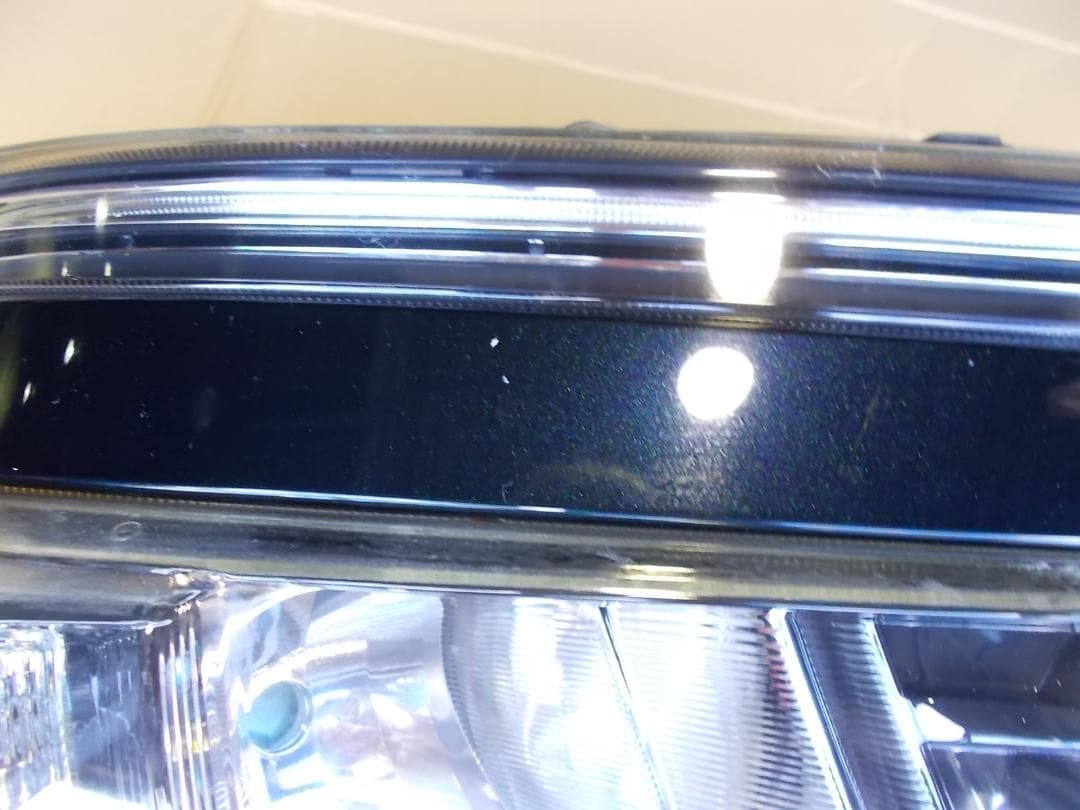 DAA-ZWR80W ヴォクシー右ヘッドランプユニット