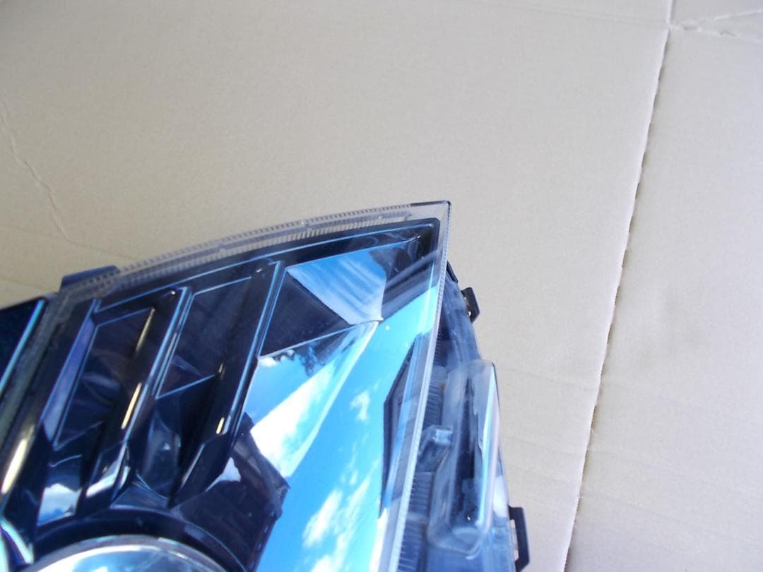 DAA-ZWR80W ヴォクシー右ヘッドランプユニット