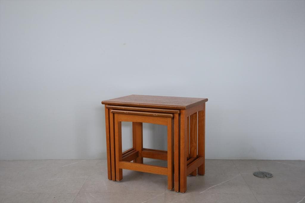 英国アンティーク木製ネストテーブル3台/収納式机/飾り棚/花台(91-77)