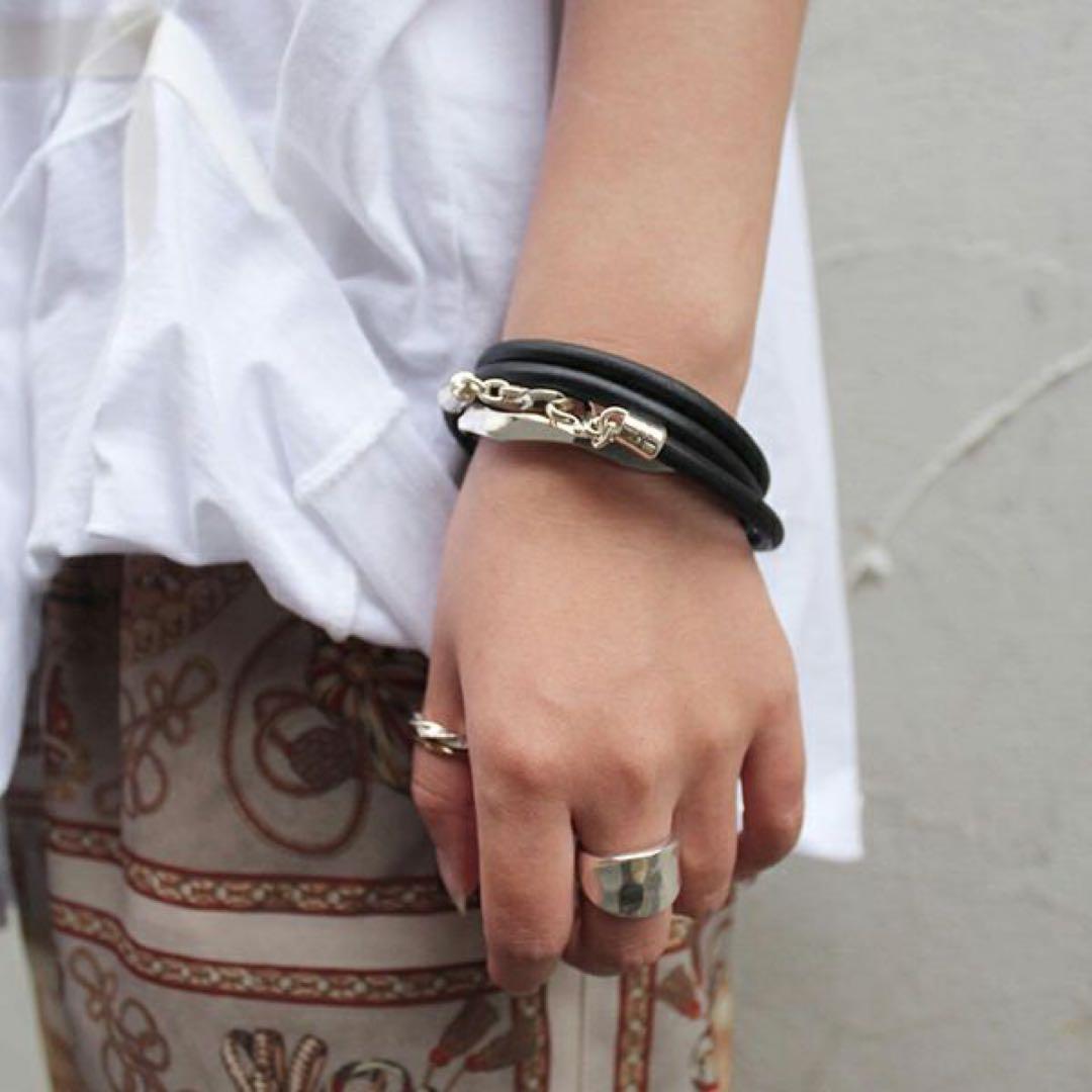 GARNI シルバー レザー 3連 ラップ コイル ブレスレット バングル