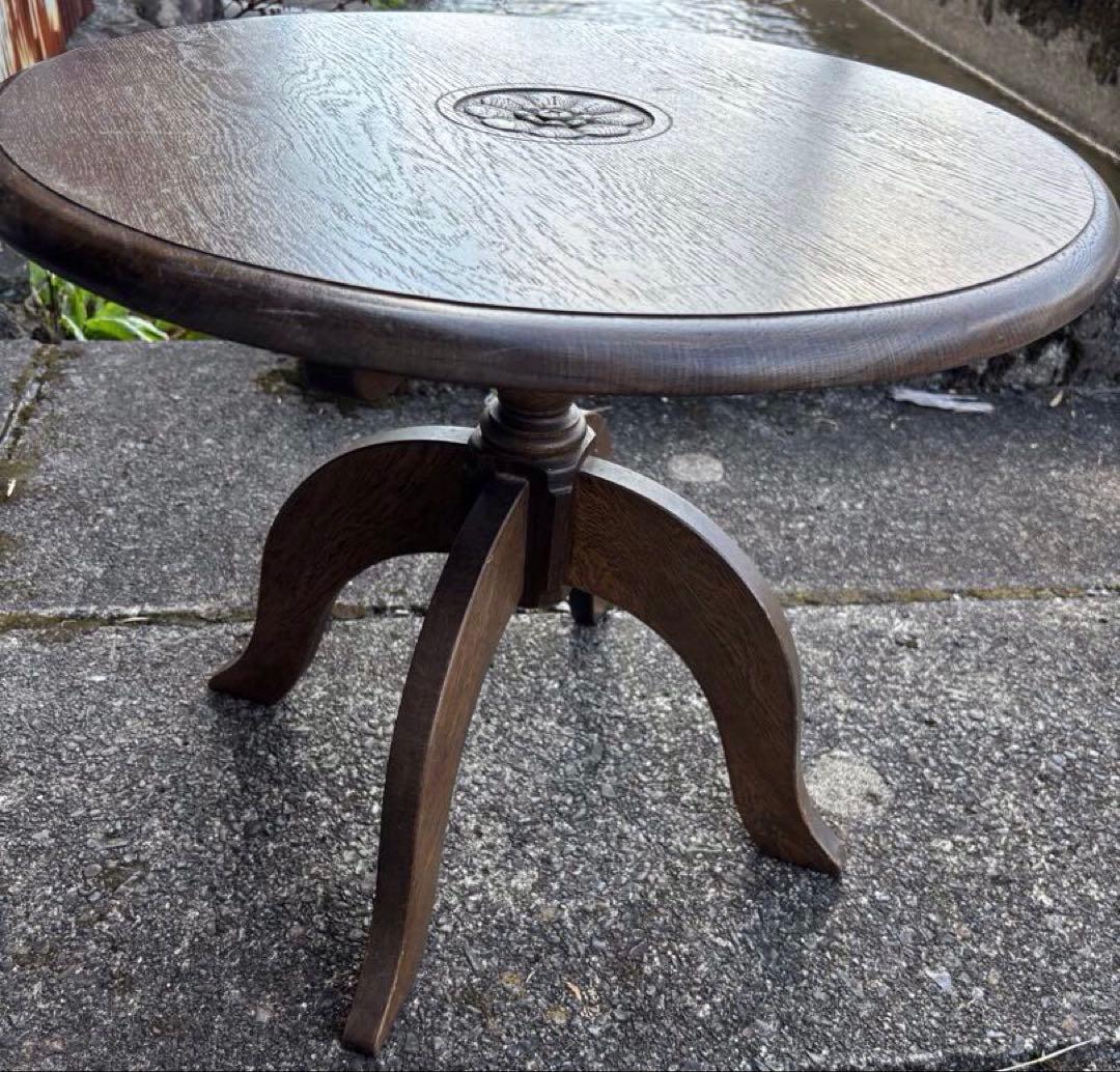 木製円形テーブル 花彫刻付き 北海道 ナラ材 久保田堅さん作品 人気