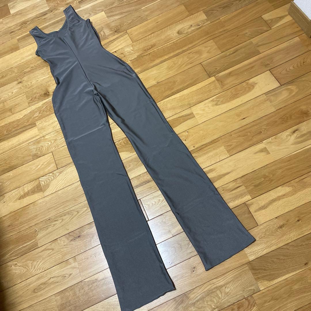 グレー ノースリーブ スリムフィット スーツ　チャコット