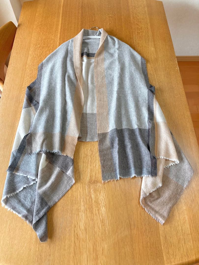 ババグーリ　腕が通せて羽織りにもなるストールマフラー　ヨーガンレール