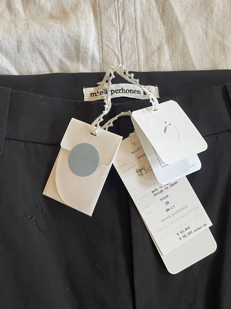 新品　ミナペルホネン　 choucho タックテーパード　パンツ　黒