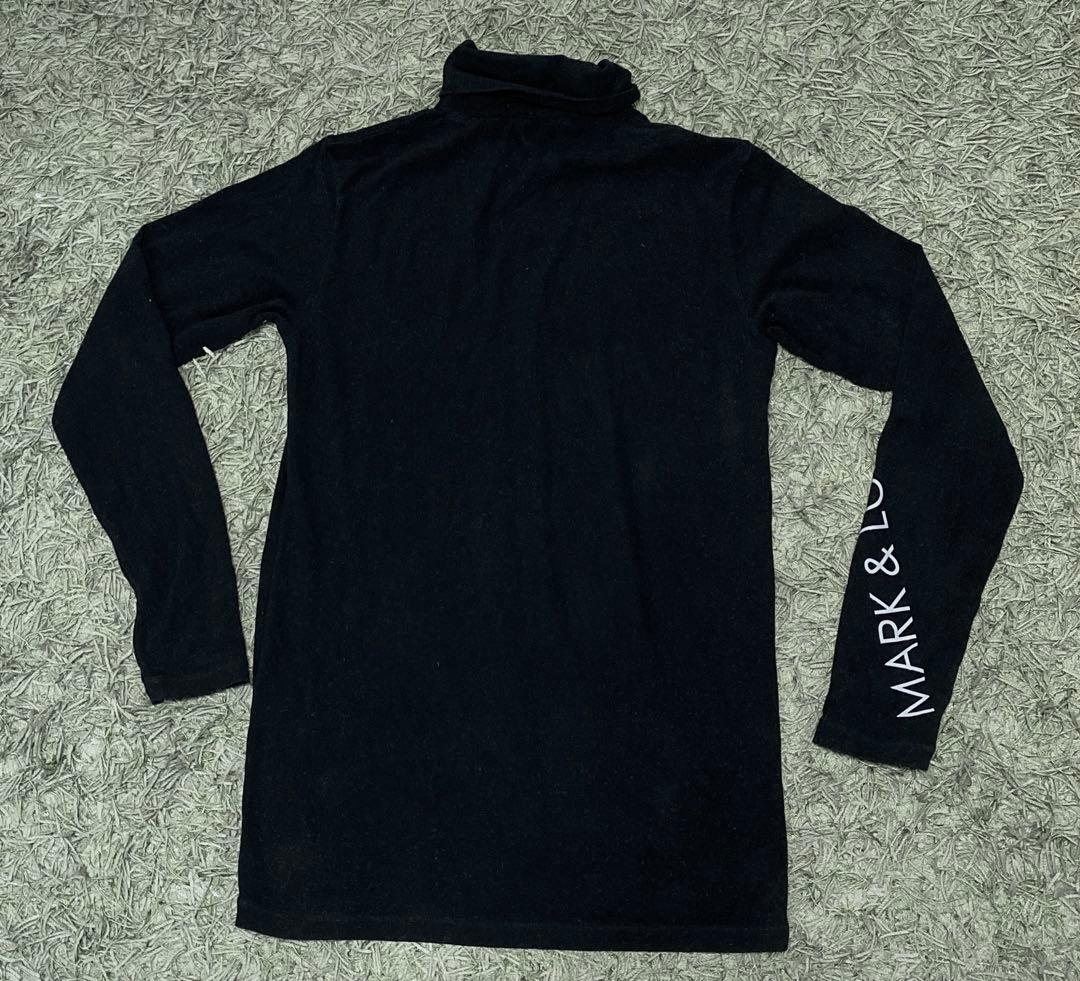 マークアンドロナ ベロア調タートルネック