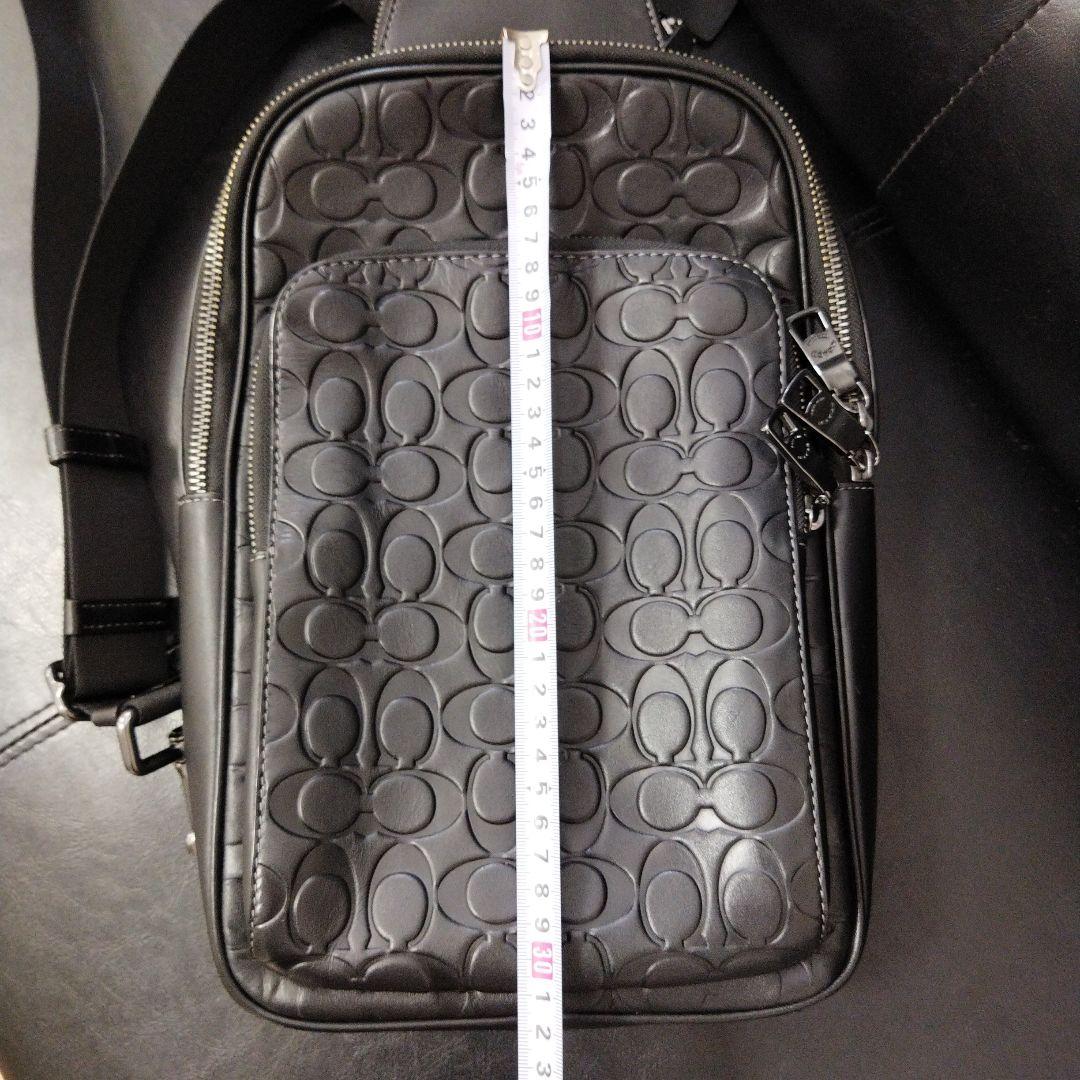 美品Coachブラック ボディバッグレザーエンボス加工コーチ　ショルダー斜め掛け