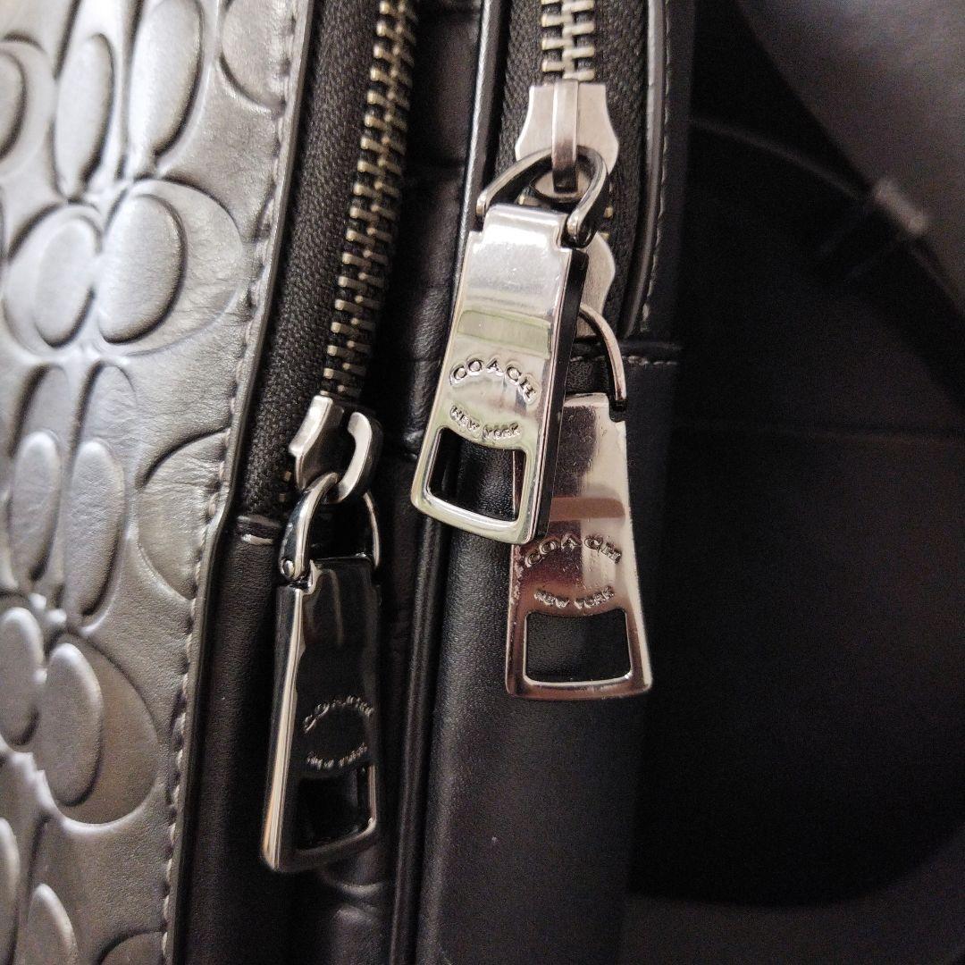 美品Coachブラック ボディバッグレザーエンボス加工コーチ　ショルダー斜め掛け
