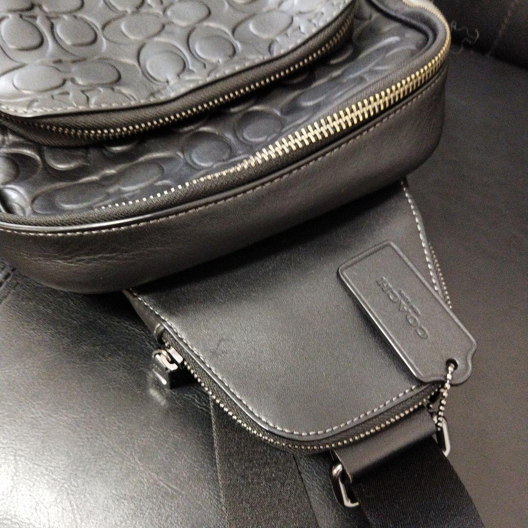 美品Coachブラック ボディバッグレザーエンボス加工コーチ　ショルダー斜め掛け