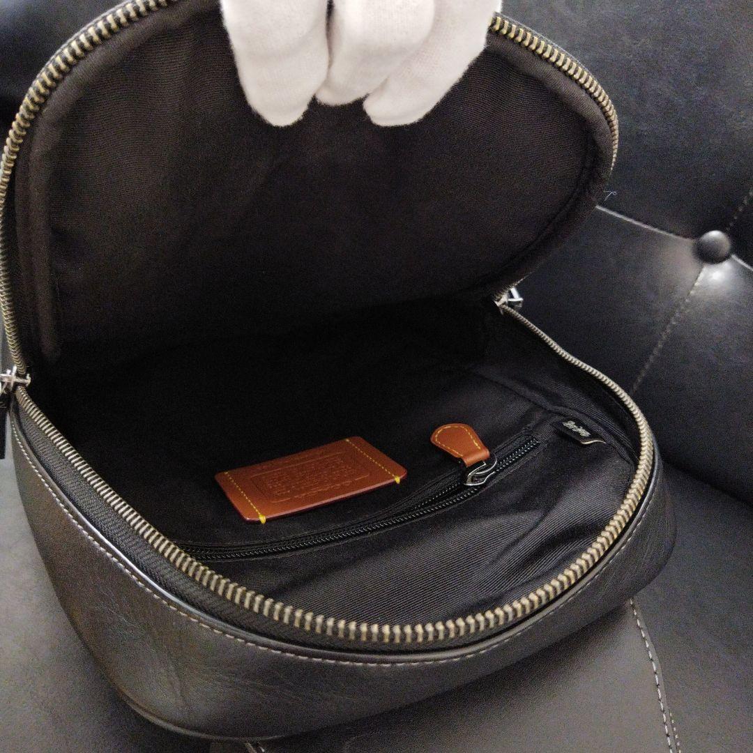美品Coachブラック ボディバッグレザーエンボス加工コーチ　ショルダー斜め掛け