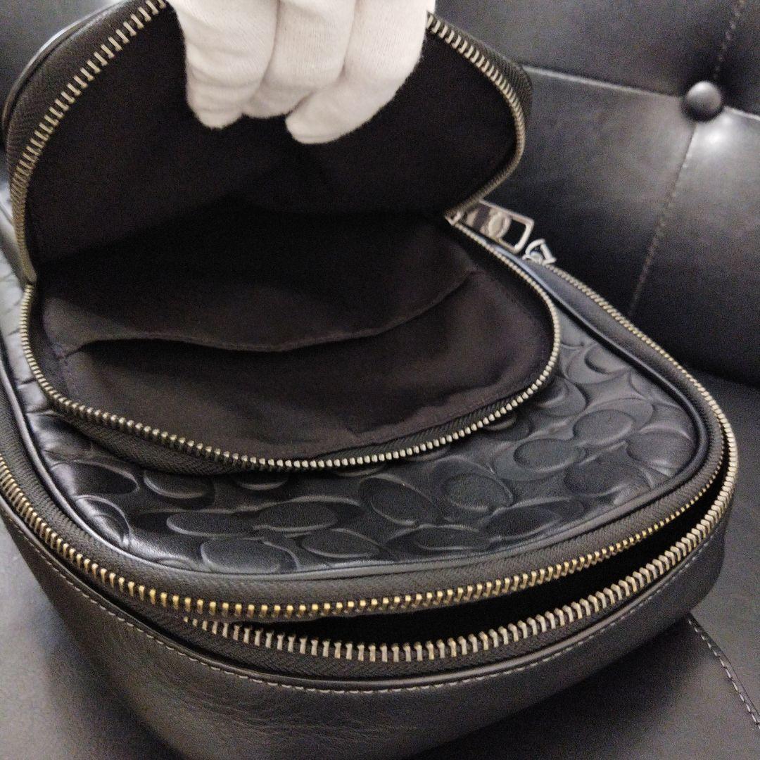 美品Coachブラック ボディバッグレザーエンボス加工コーチ　ショルダー斜め掛け