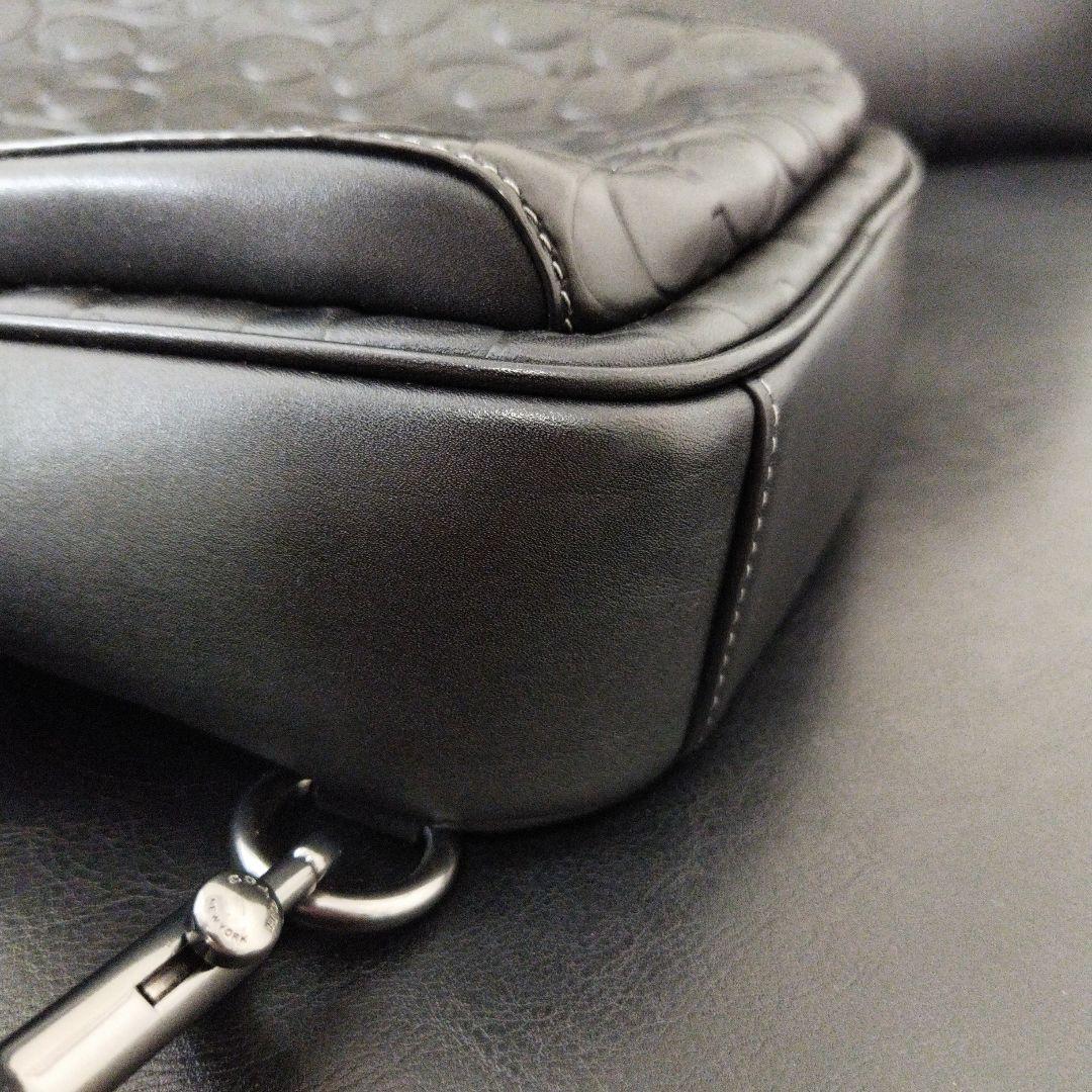美品Coachブラック ボディバッグレザーエンボス加工コーチ　ショルダー斜め掛け