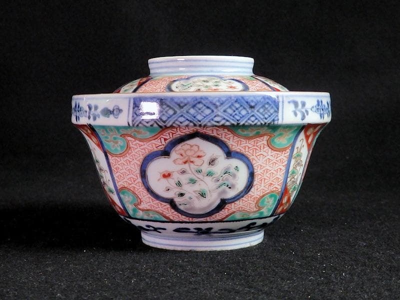 大聖寺伊万里 牡丹に毘沙門亀甲の図 大振蓋茶碗 大振蓋向