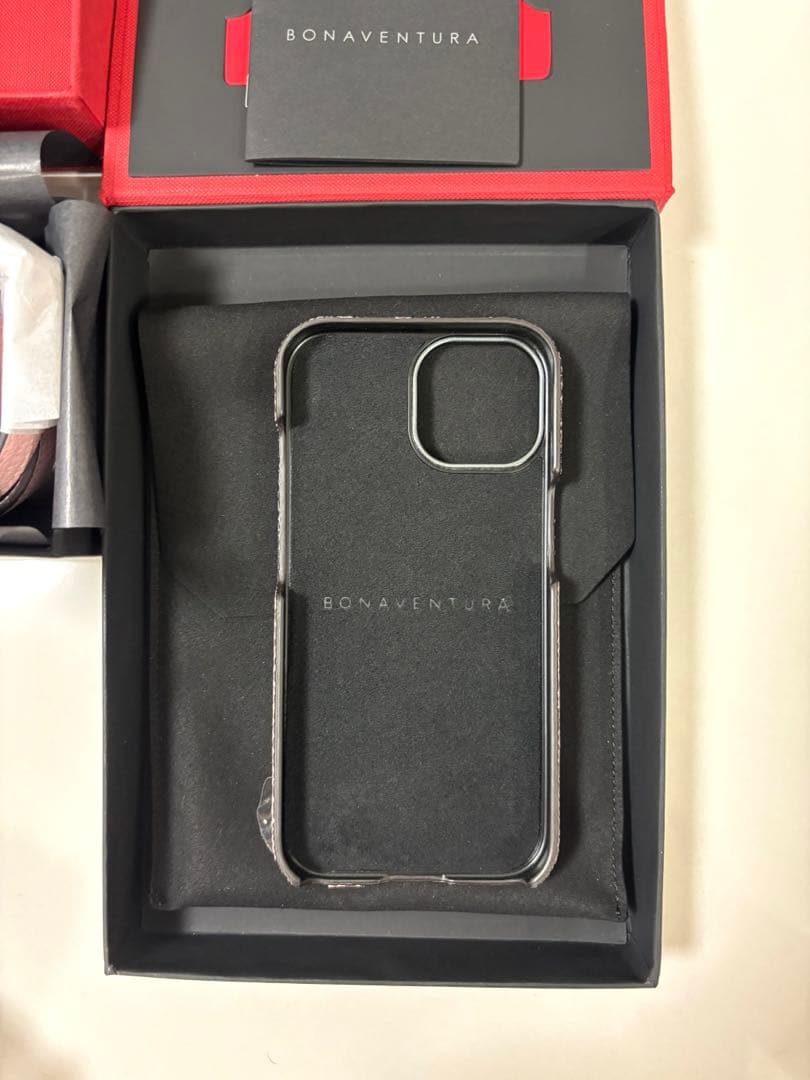 新品未使用　ボナベンチュラiPhone15用ケース