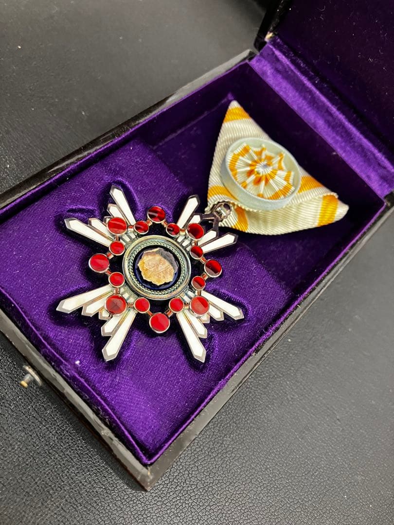 【記念章、勲章】勲四等瑞宝章、勲三等瑞宝章、昭和大礼記念章、従軍記念章　4点